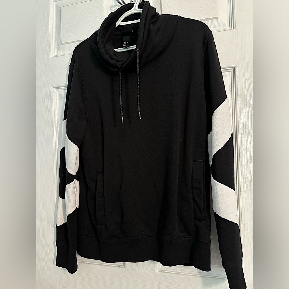 Unisex black and white H&M pullover sweater
